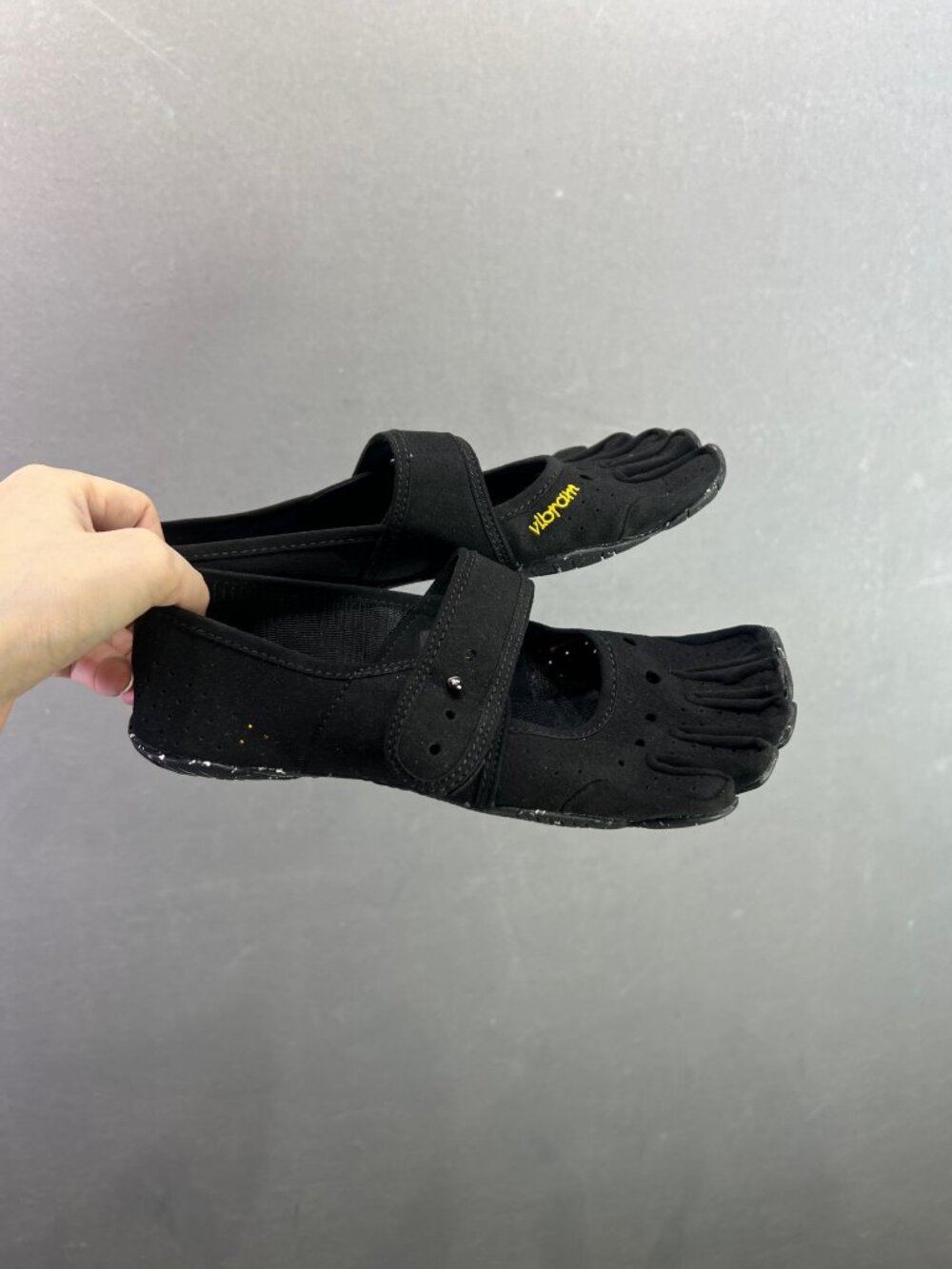 Vibram Womenms Black FiveFinger V-SOUL (Women’s EUR 38)